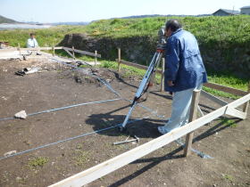 遣り方(建物の位置決め)をしている様子です