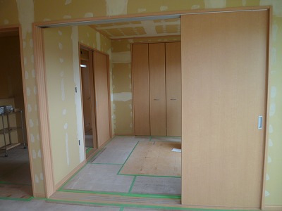 2階建具が取り付けられました