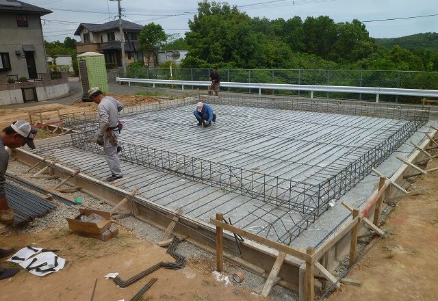 基礎の配筋中です