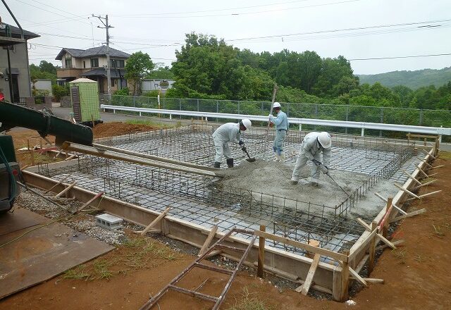 基礎コンクリート打設中です