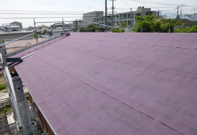屋根の防水シート施工